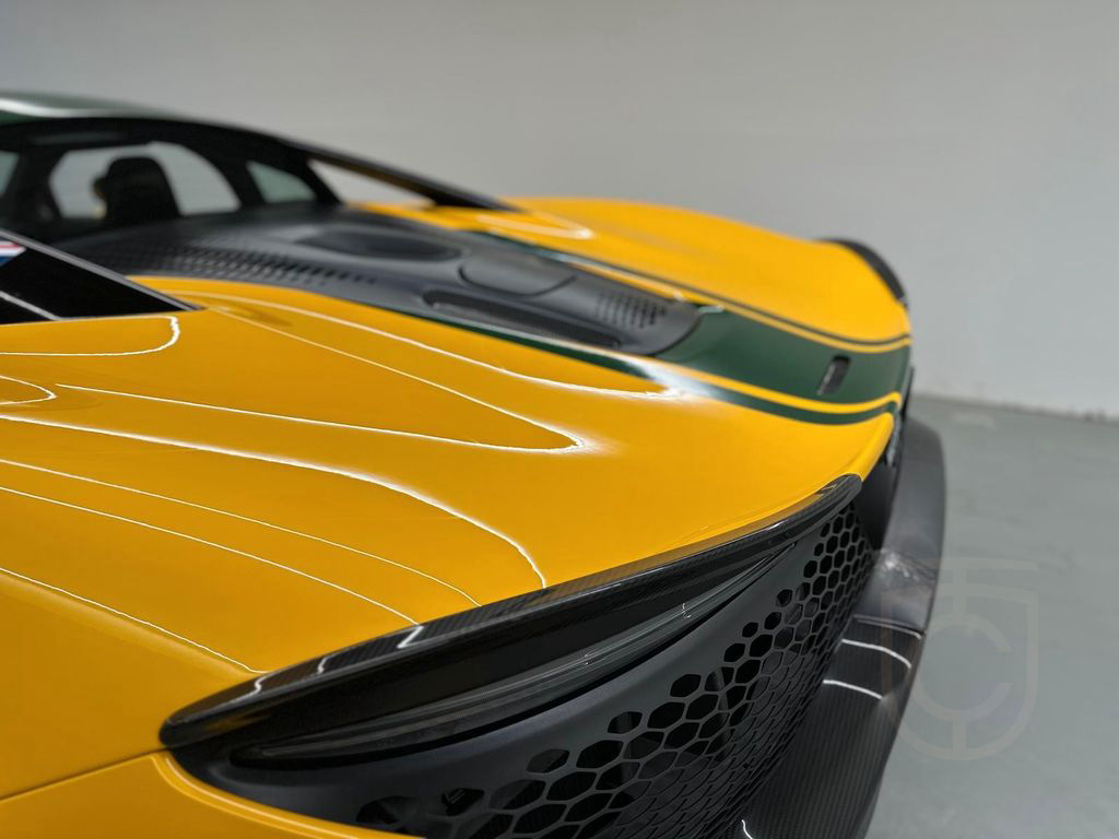 McLaren Artura / MSO Volcano Yellow / Full Carbon Fibre