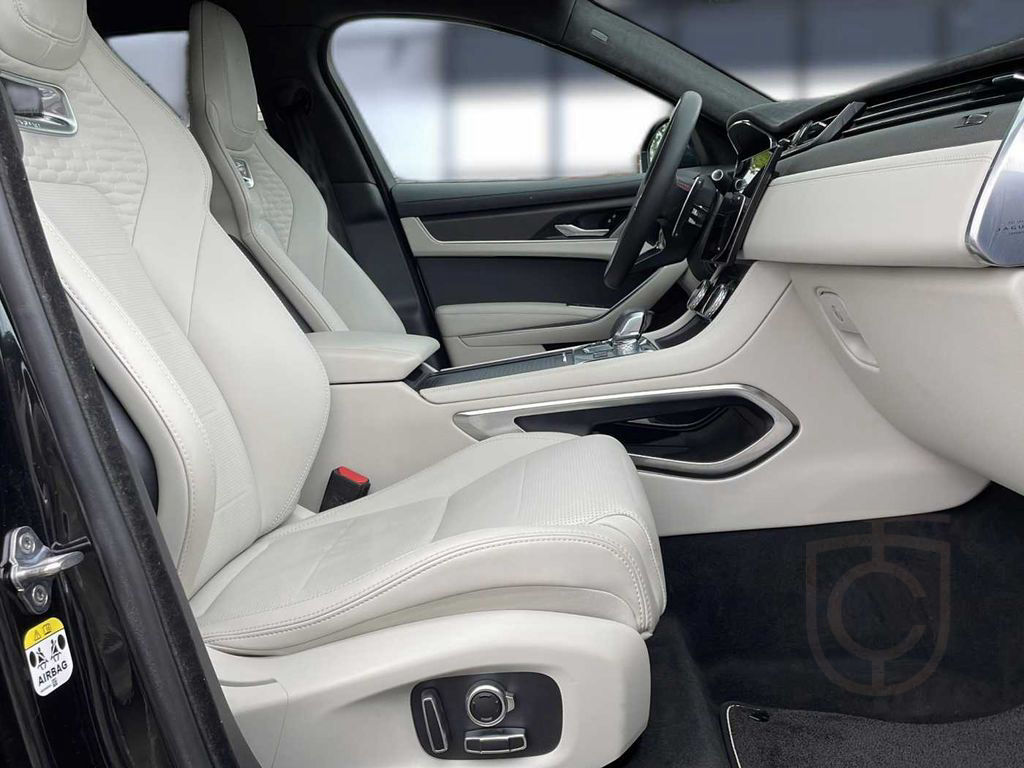Jaguar F-Pace P550 AWD SVR