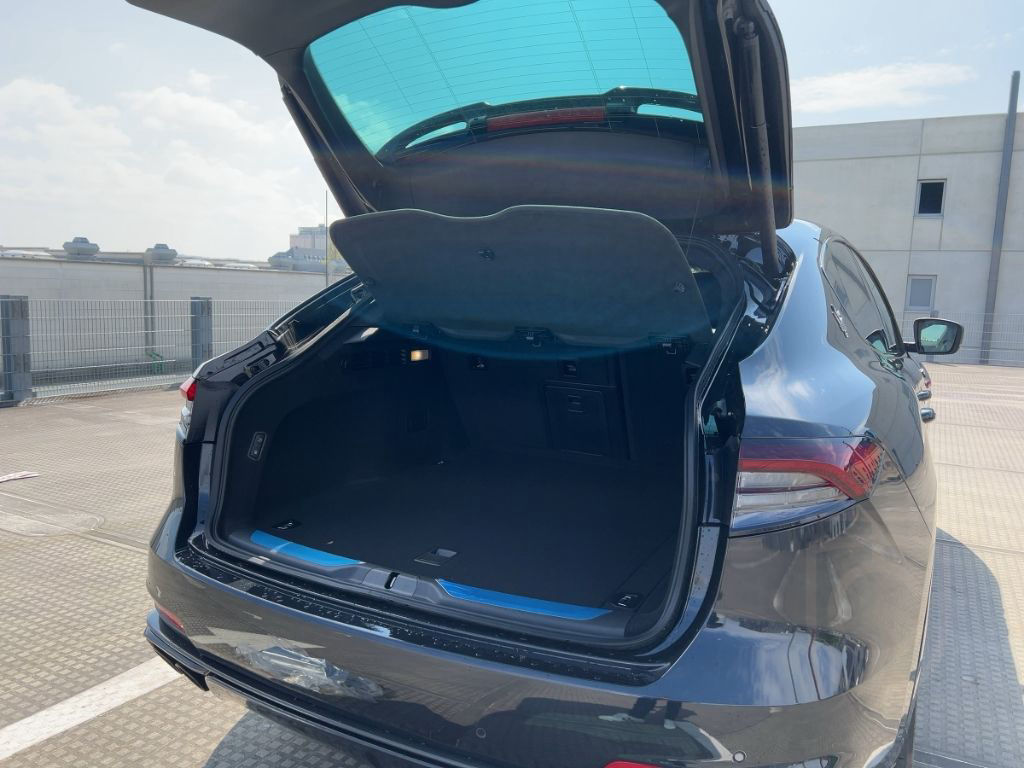 Maserati Levante TROFEO MY23 V8 580PS AWD Nero&Nero