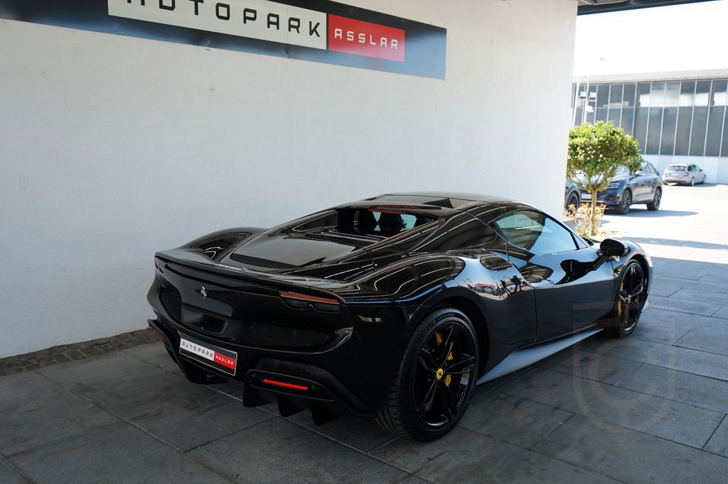Ferrari 296 GTS BLACK*LIFT*CARBON+Corsa Racing Seats*NEW