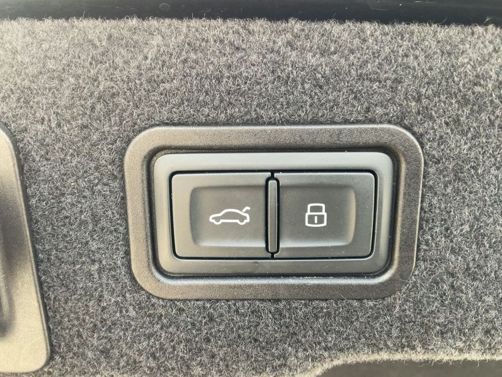 Audi S8 quattro PanoDach | HUD | AHK | Standhzg | 5JG