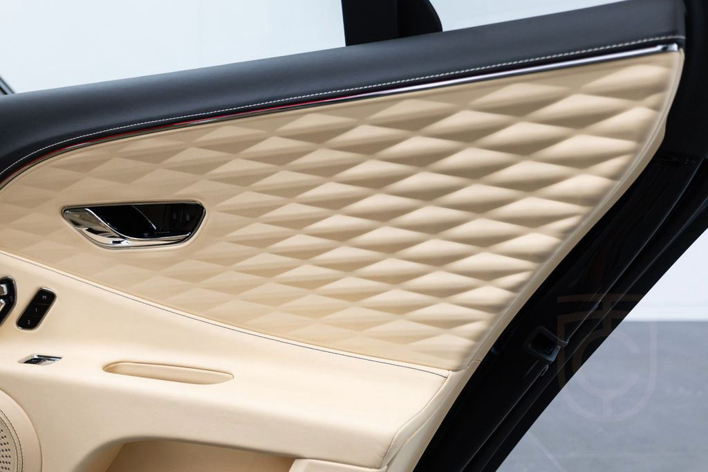 Bentley Flying Spur Azure V8