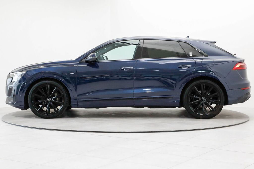 Audi Q8 55 TFSIe quattro AHK Matrix HUD 360° Luft ACC