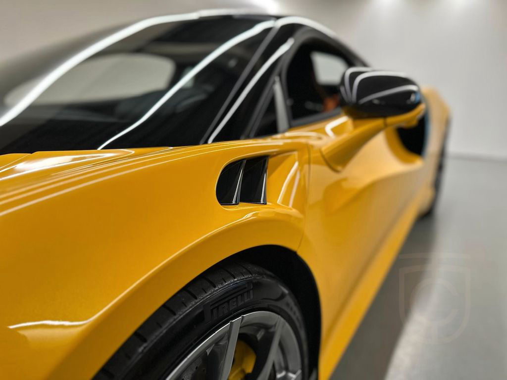 McLaren Artura / MSO Volcano Yellow / Full Carbon Fibre