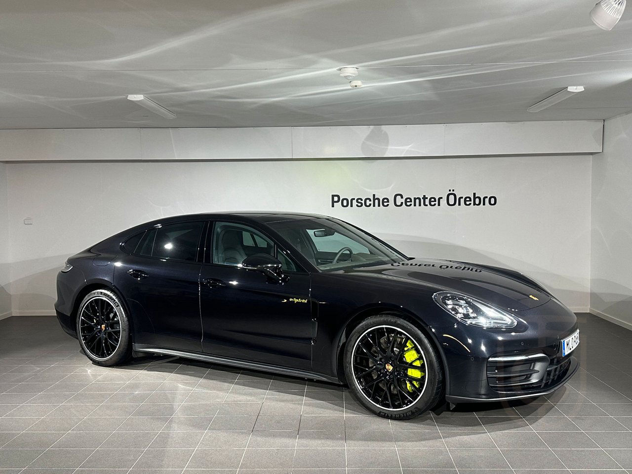 Porsche Panamera 4 E-Hybrid Platinum Edition