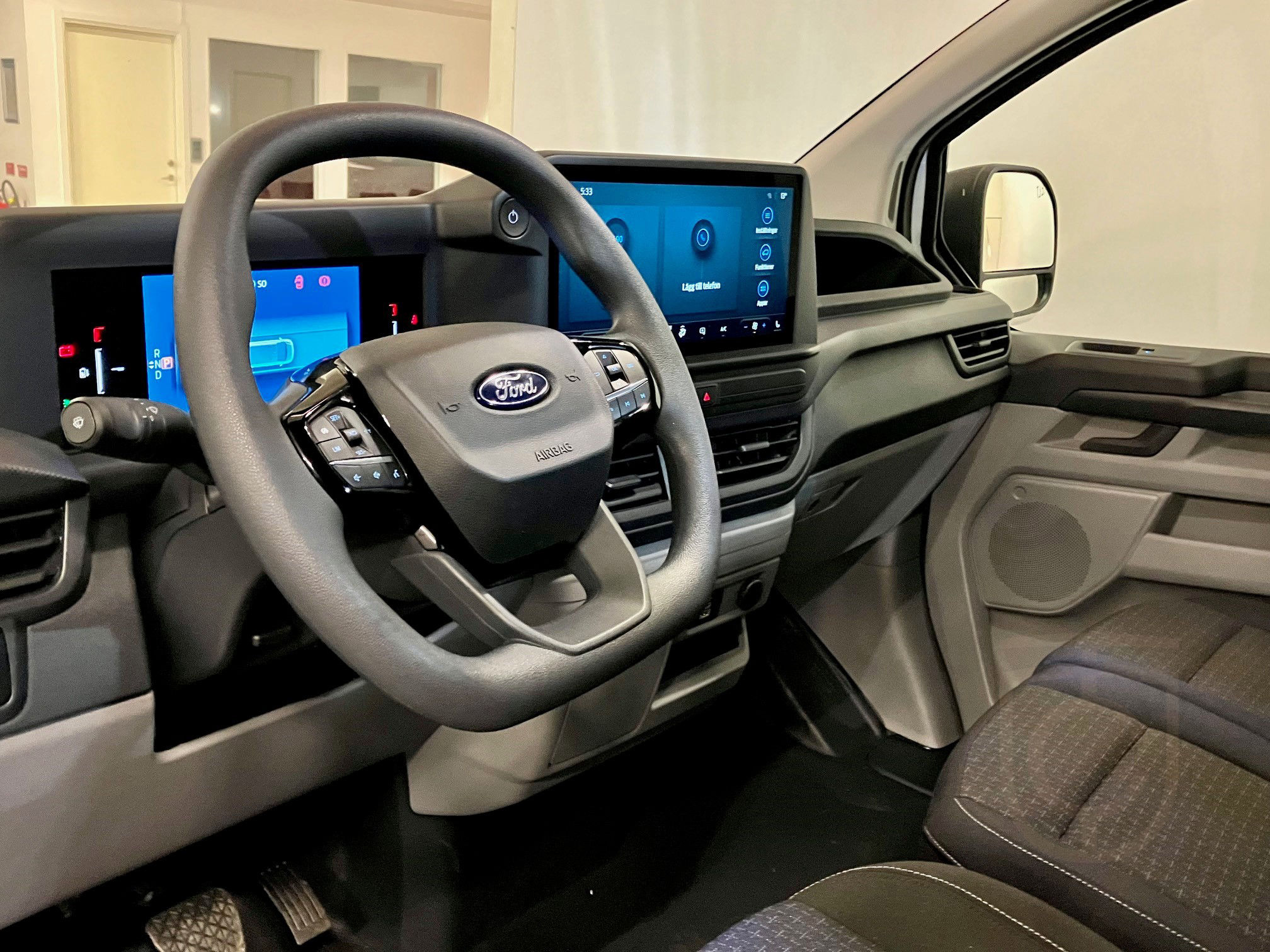 Ford E-Transit Custom 320