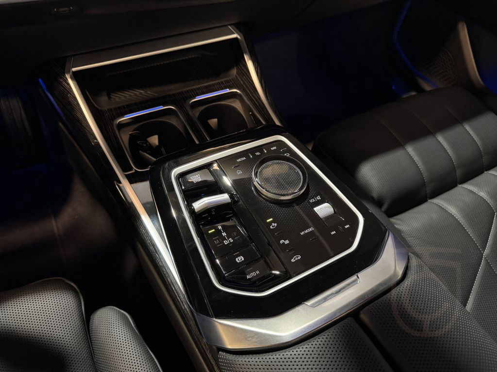 BMW 740d xDrive M Sport~PANO SKY~KAMERA 360~HEAD-UP