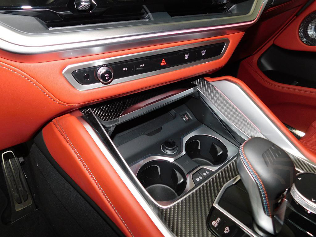 BMW XM (BMW Individual Merino/Soft-Close/Carbon)