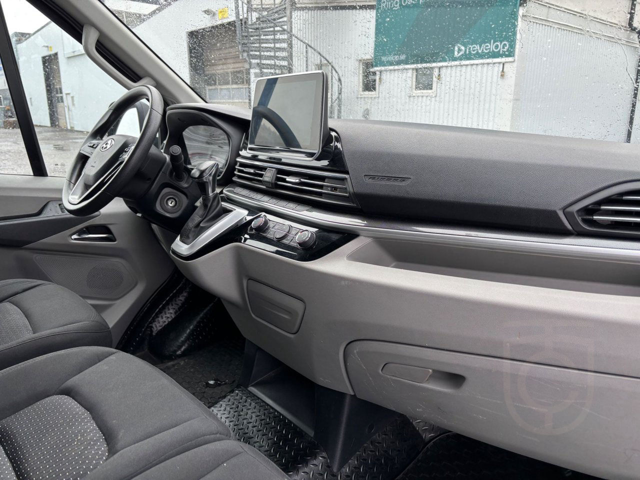 Maxus E-Deliver 9