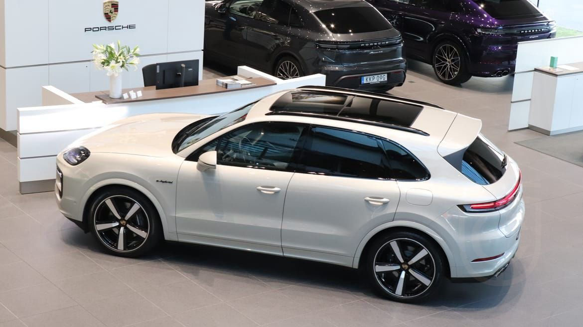 Porsche Cayenne E-Hybrid Cashmere beige metallic