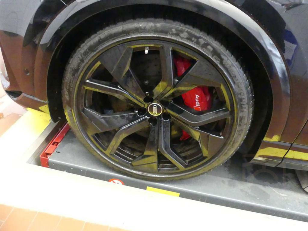 Audi RSQ8 4.0 TFSI quattro Keramik Carbon AHK 305 kmh