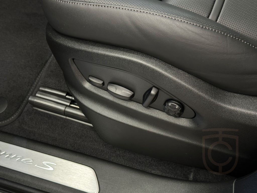 Porsche Cayenne S E-Hybrid Coupé AHK PANO BOSE