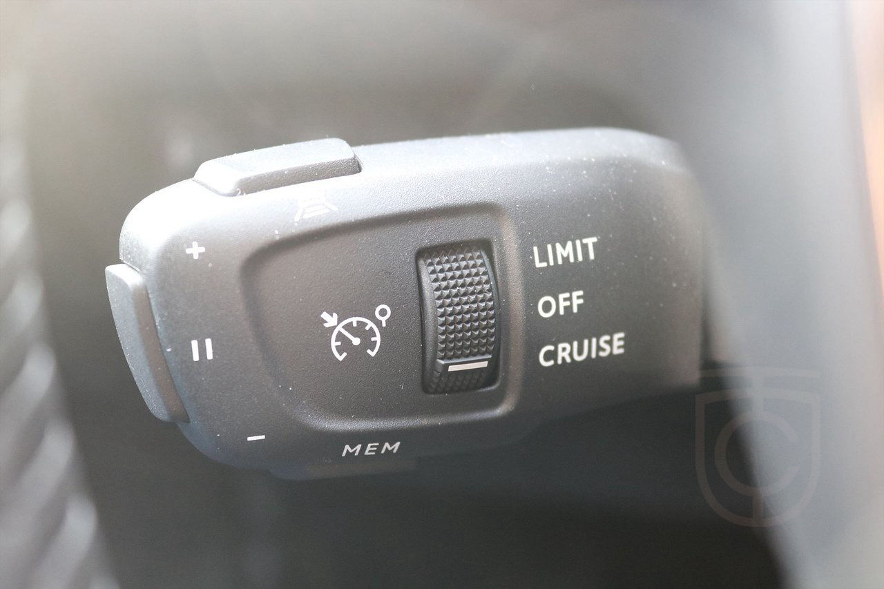 Peugeot 208 Allure Hybrid
