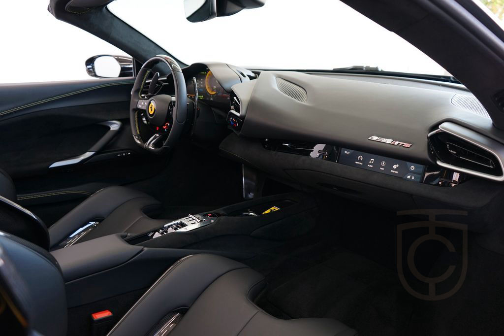 Ferrari 296 GTS BLACK*LIFT*CARBON+Corsa Racing Seats*NEW