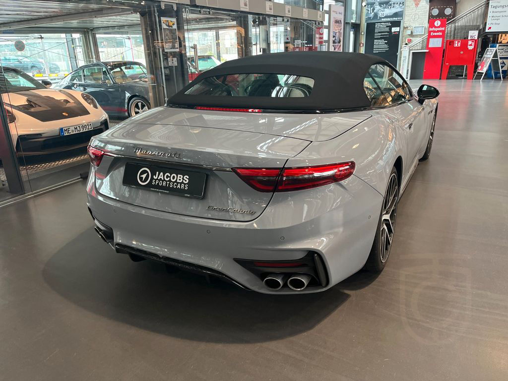 Maserati GranCabrio 3.0 V6 Trofeo Auto *Maserati Köln*