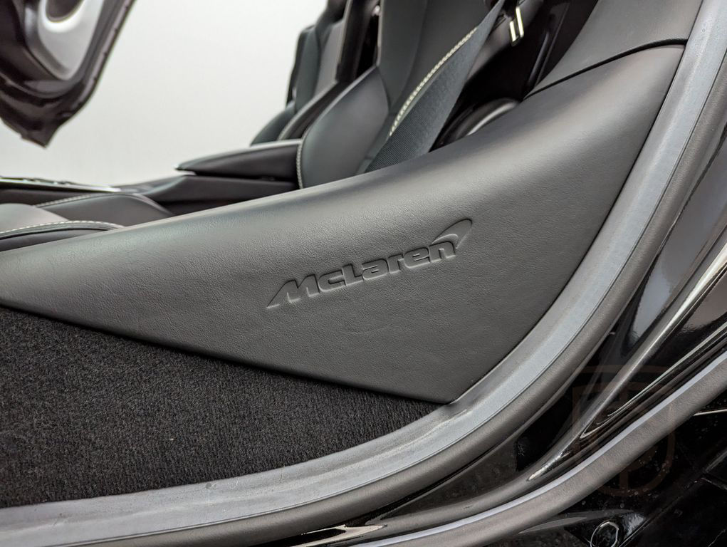 McLaren GT*MY2023*BLACK/BLACK*CARBON*FULL OPTIONS*B&W