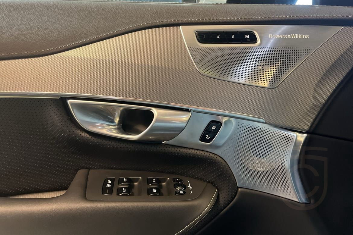 Volvo XC90 Recharge T8 Ultimate Dark Edition