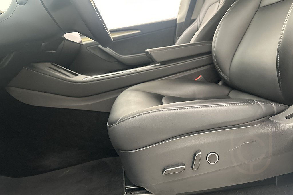 Tesla Model Y Standard Range RWD