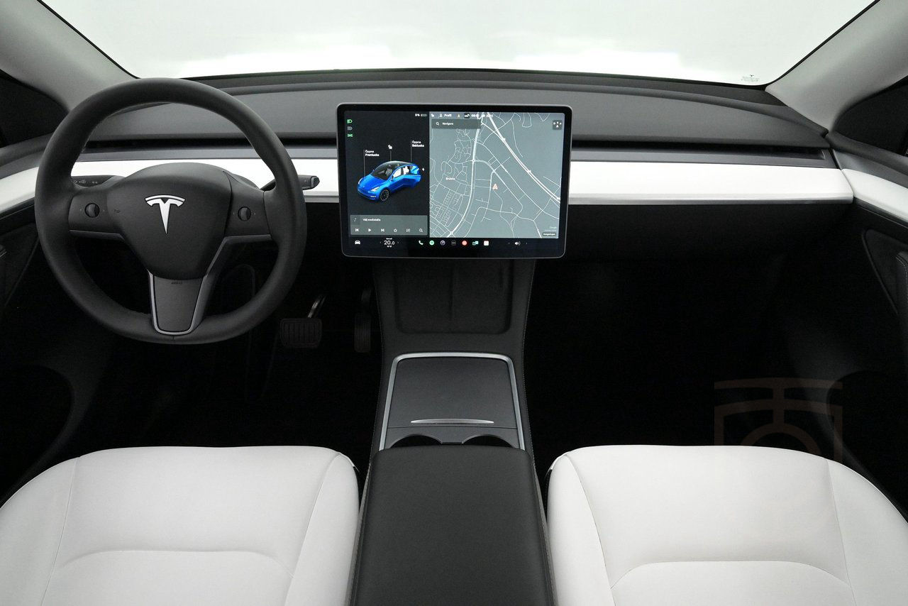 Tesla Model Y Long Range AWD Autopilot Pano