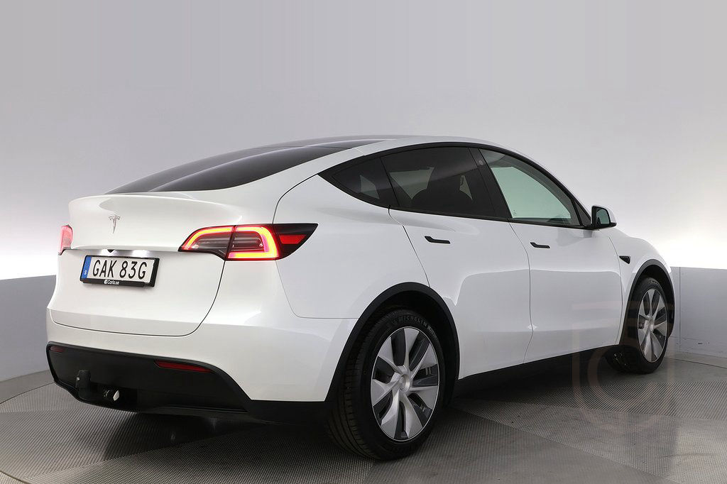 Tesla Model Y Standard Range RWD
