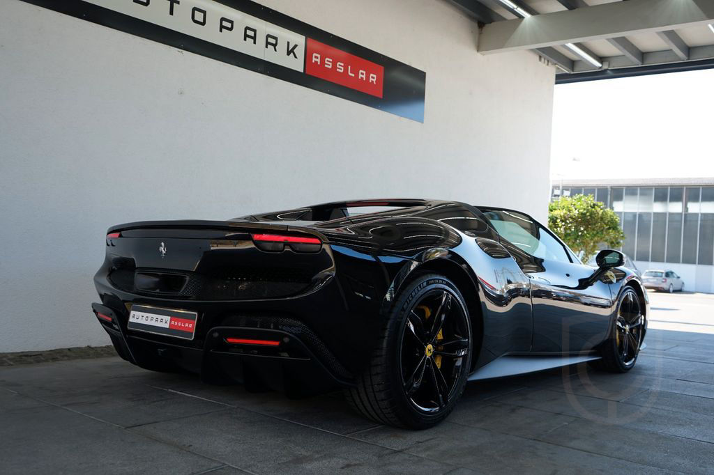 Ferrari 296 GTS BLACK*LIFT*CARBON+Corsa Racing Seats*NEW