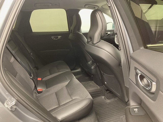 Volvo XC60 T4 Momentum Advanced Edition