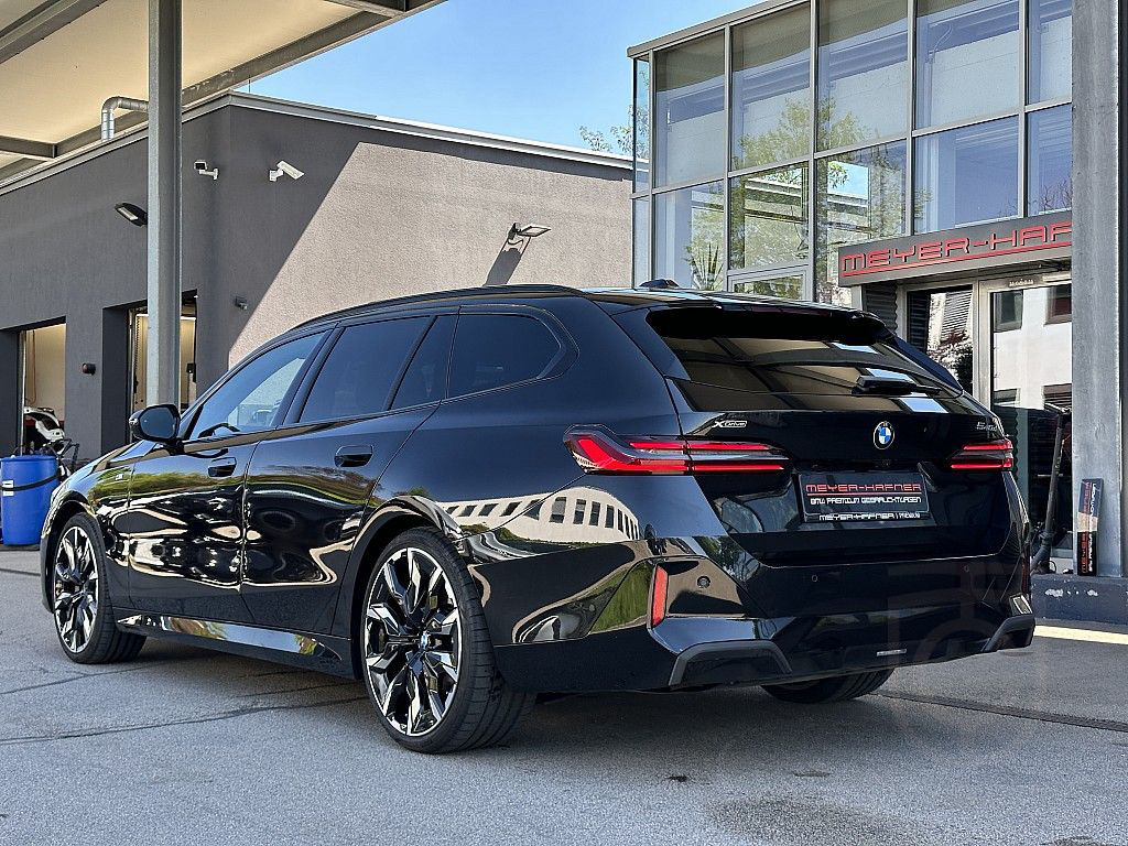 BMW 540d Touring xDrive M-Paket Aut. / AHK / Bowe...