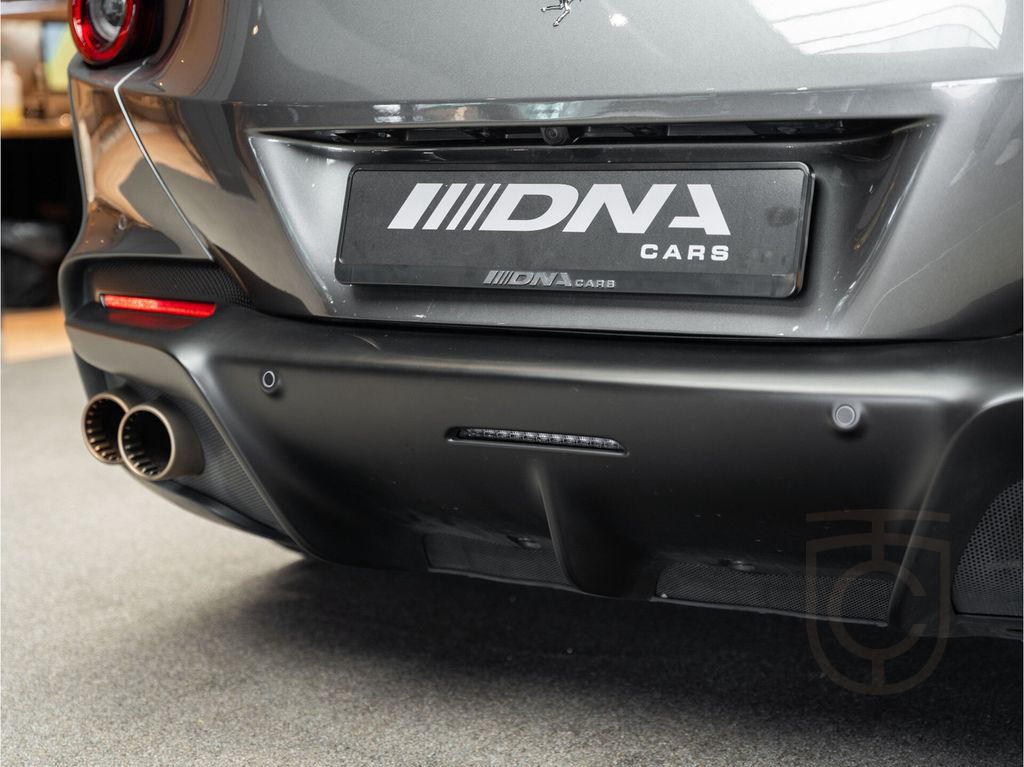 Ferrari Portofino M V8 HELE Carbon Daytona Seats 3.9 Por