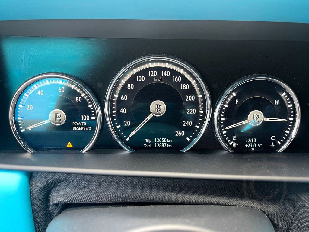 Rolls-Royce Cullinan Bespoke HUD TV