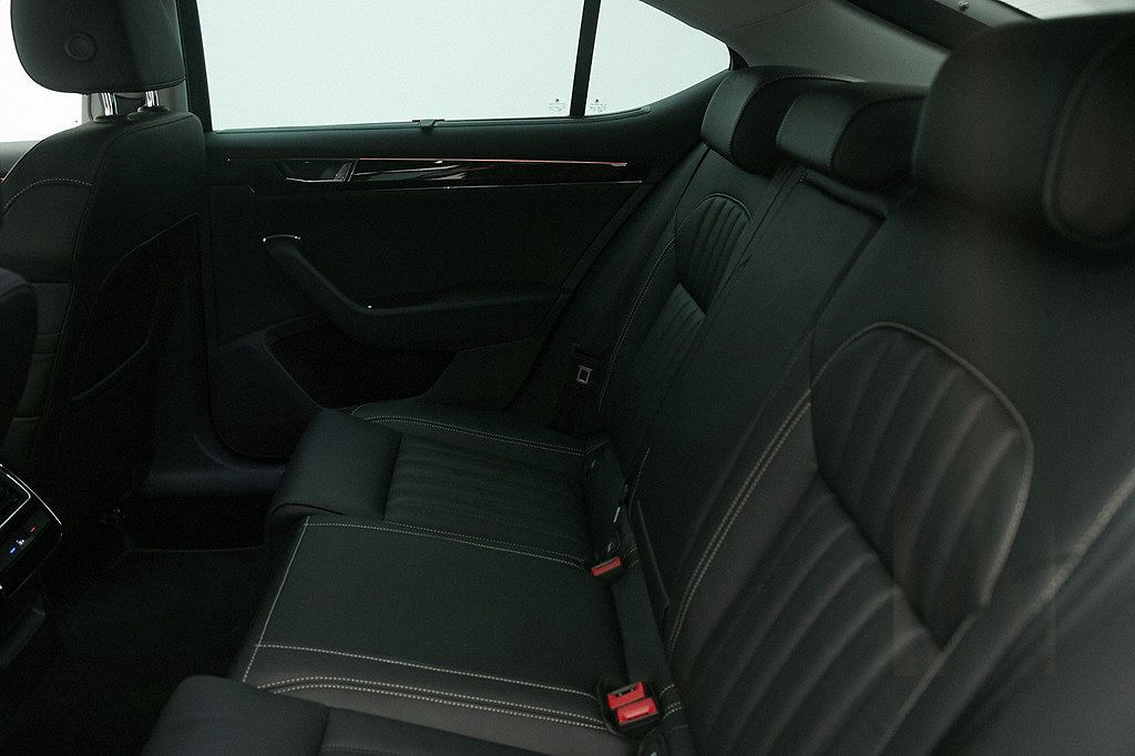 Skoda Superb iV L&K TSI 1.4 218hk DSG / DRAG / VÄRMARE