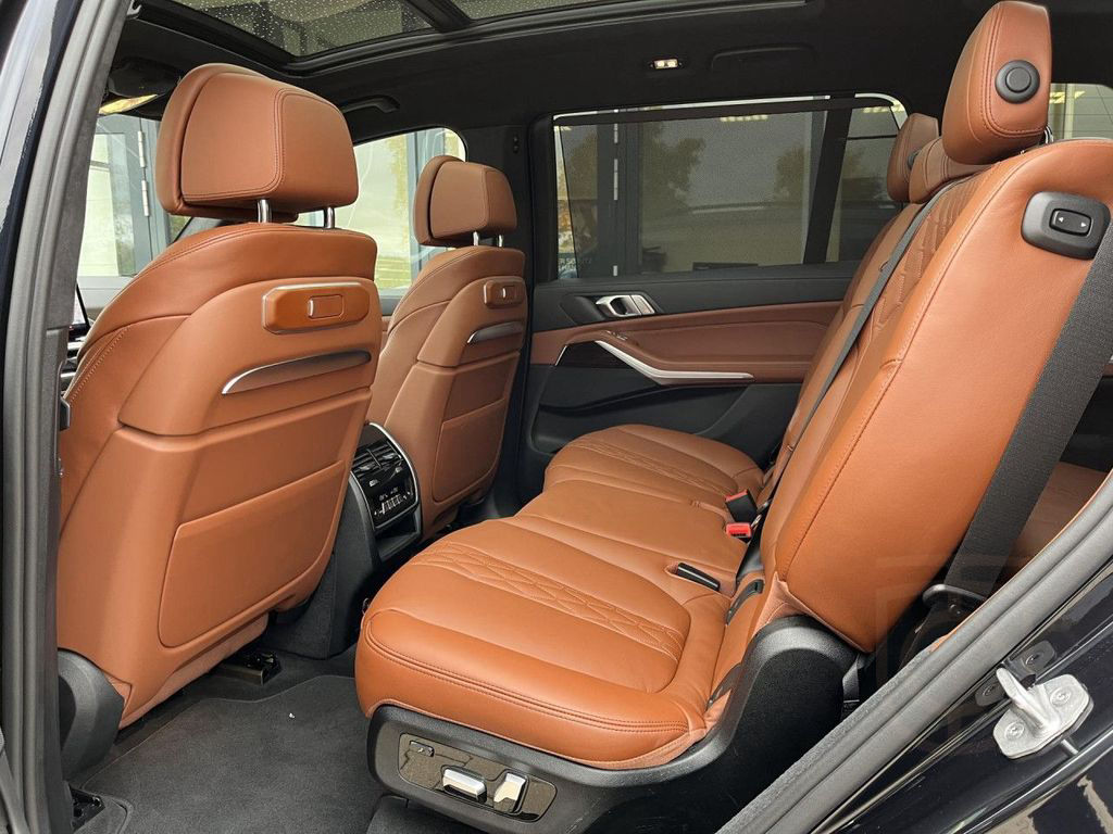 BMW X7 xDrive40i M-Sport AHK Iconic Glow 360°