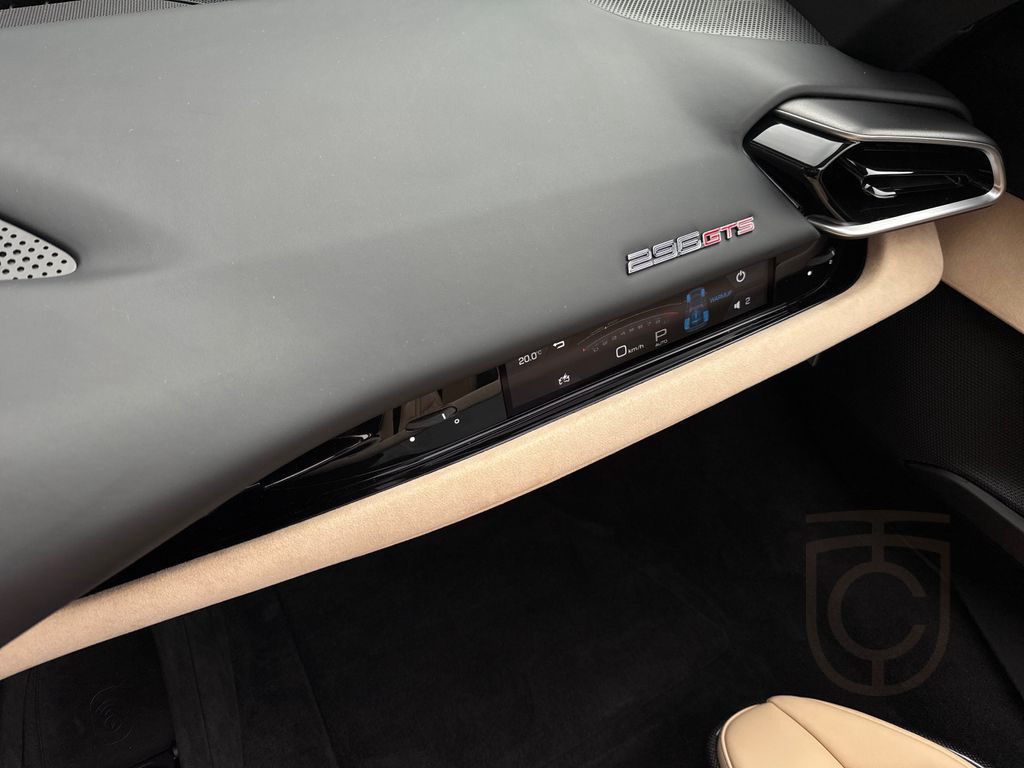 Ferrari 296 GTS 40.000€ an Optionals