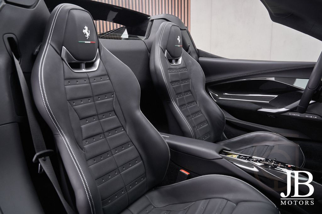 Ferrari 296 GTS Nero Daytona LIFT JBL CARBON SURROUND