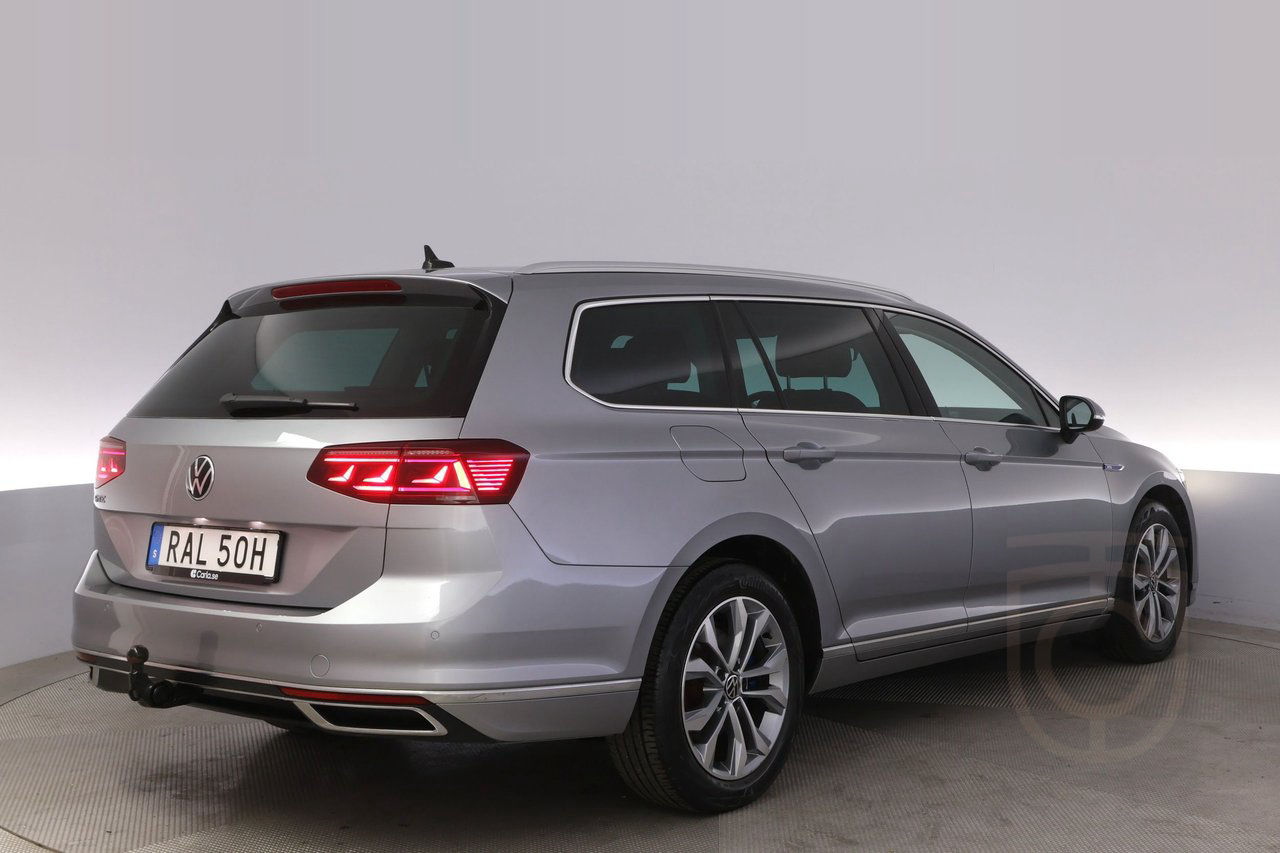 Volkswagen Passat Variant GTE Executive Bus.
