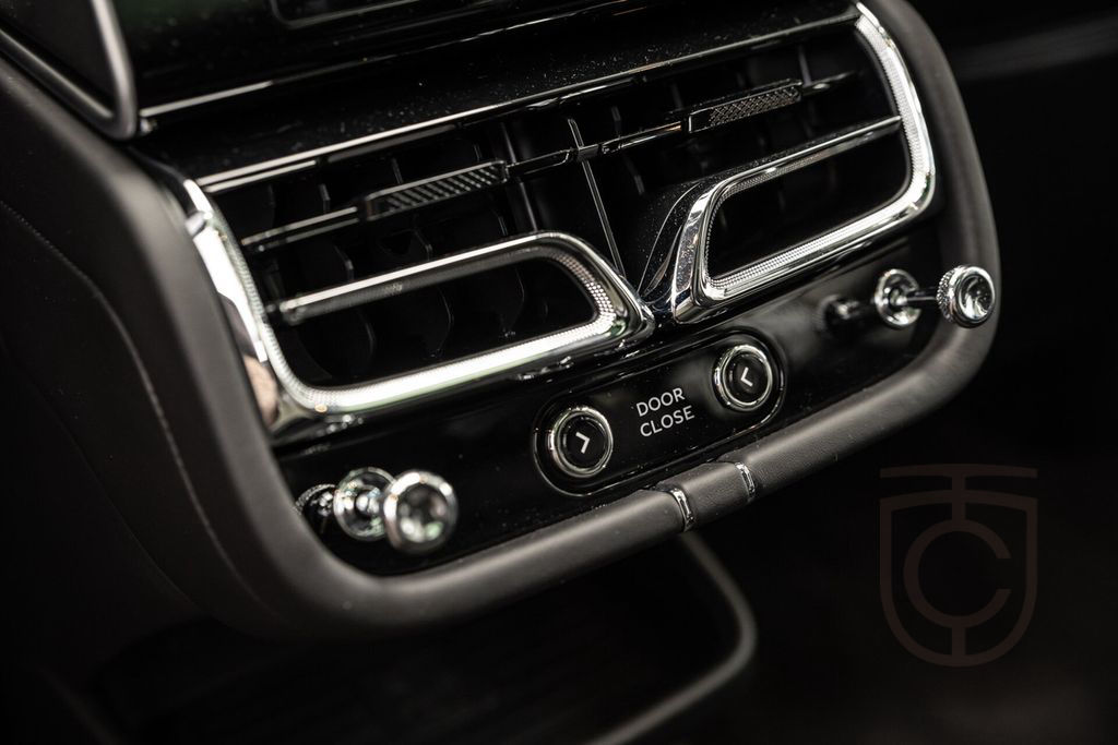 Bentley Bentayga V8 Azure EWB |First Edition|Black Line|