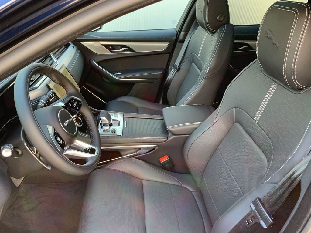 Jaguar F-PACE D300 AWD R-DYNAMIC HSE HUD+LMF+ACC+DAB