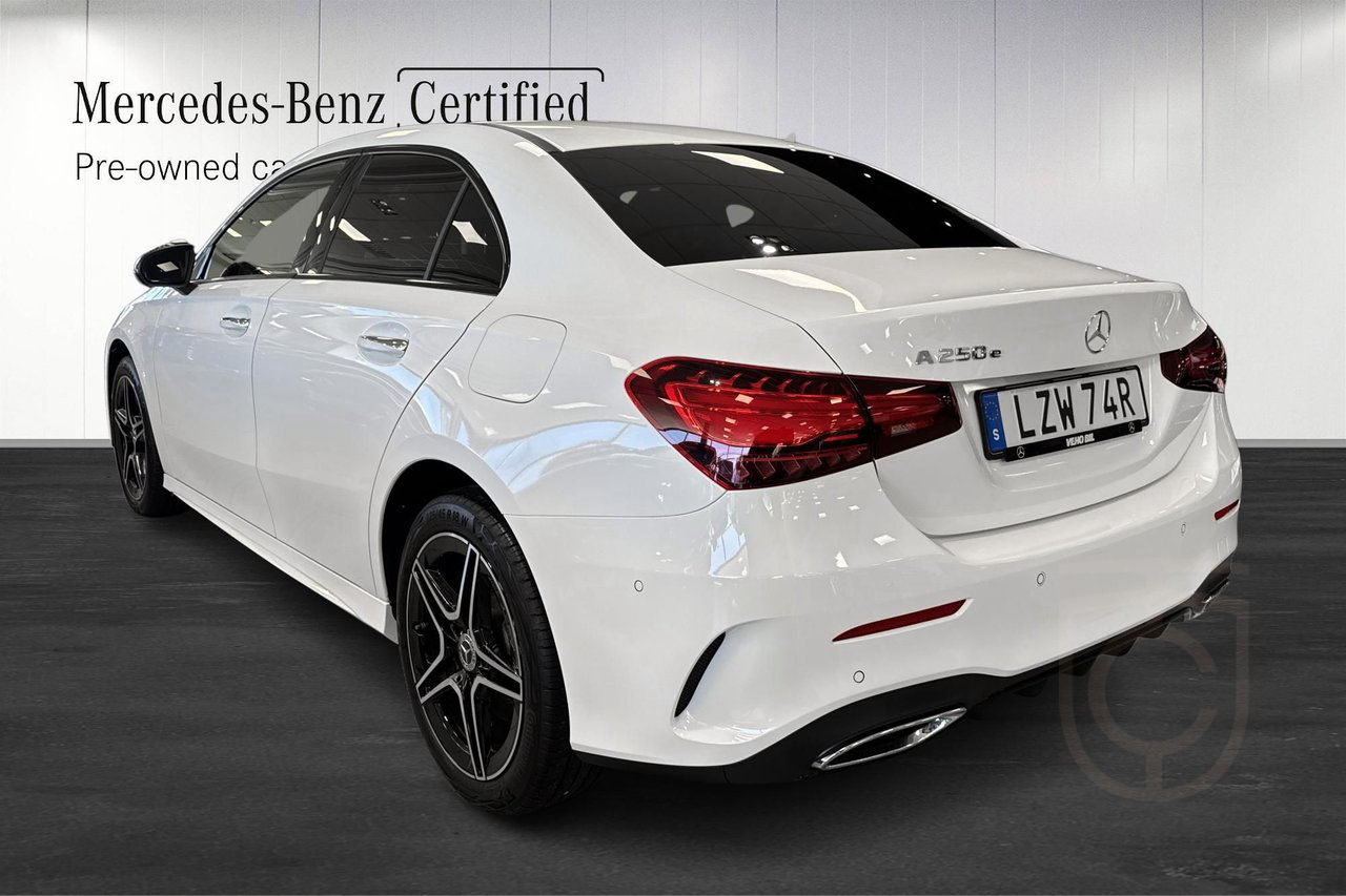Mercedes-Benz A 250 e Sedan, AMG Line, Panelbelysning, Knigh