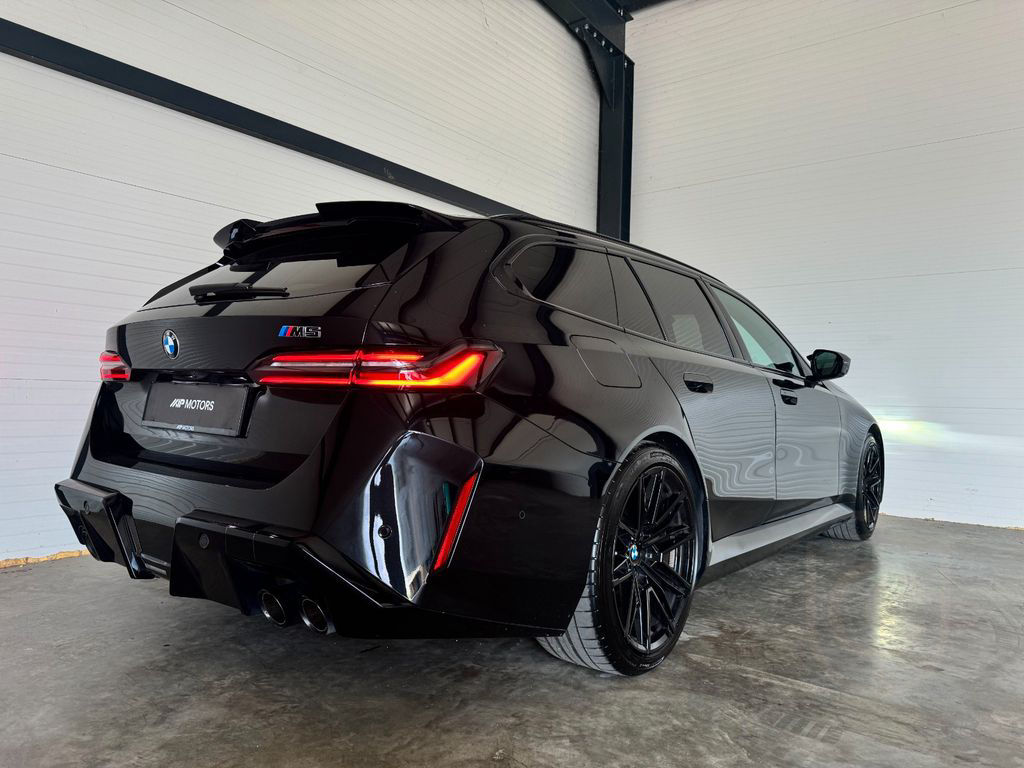 BMW M5 Touring PANO/HUD/AHK/INNO/SITZLÜFTUNG/ICONIC