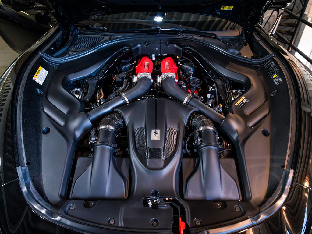 Ferrari Roma Spider 360° CARBON BEIFAHRERDISPLAY