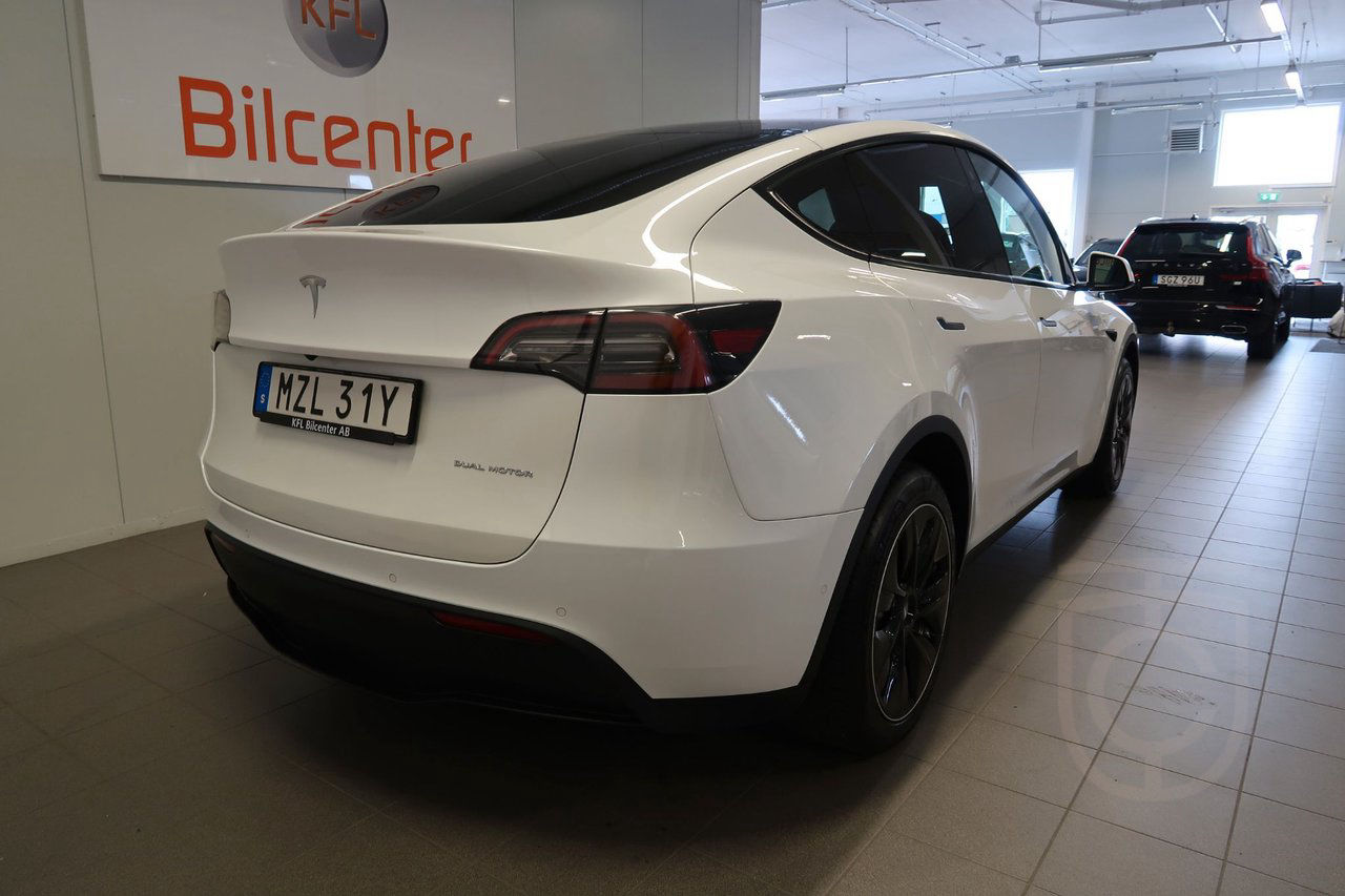 Tesla Model Y Long Range AWD Panorama-Kamera-Navi