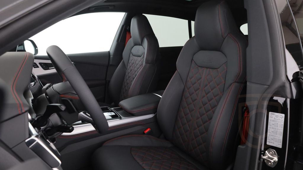 Audi SQ8 TFSI quattro
