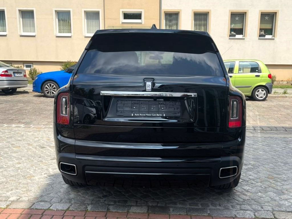 Rolls-Royce Cullinan Bespoke HUD TV