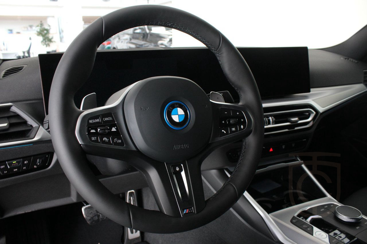 BMW 330e xDrive Sedan M Sport