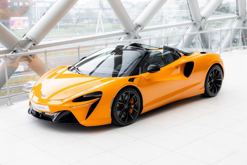 McLaren Artura Spider 3.0 V6 Plug-In | Performance | Car