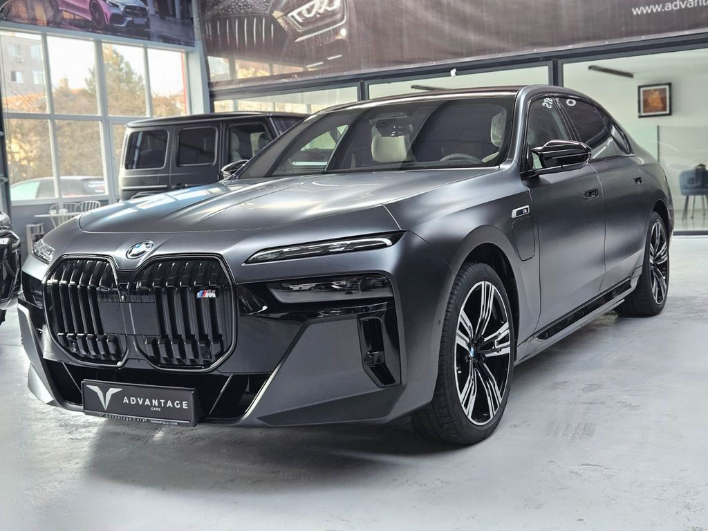BMW M760e xDrive/Sky L./Crystal Lights/B&W Diamond