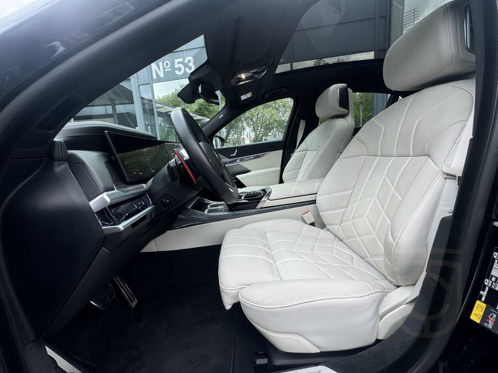 BMW M760e xDrive M Sport Massage Sitzlüft AHK DA-Pro