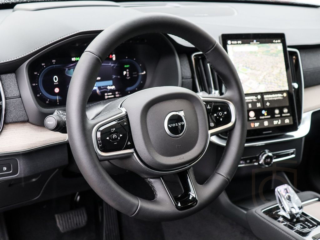 Volvo XC90 T8 AWD Ultra Dark Recharge Plug-In Hybrid
