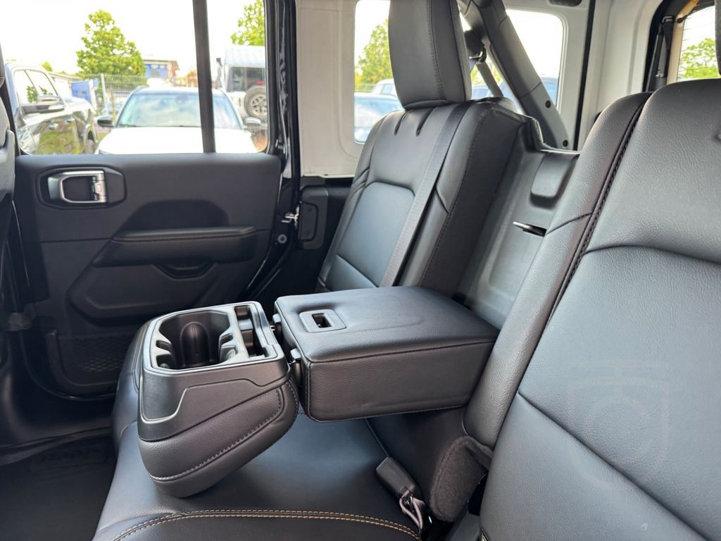 Jeep Wrangler 2.0 Unlim. Sahara Umbau Hoch + Breit SK