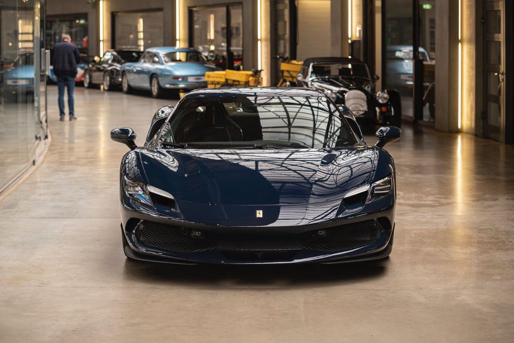 Ferrari 296 GTB Blu Pozzi-JBL-Lift-Racingsitz-Mwst