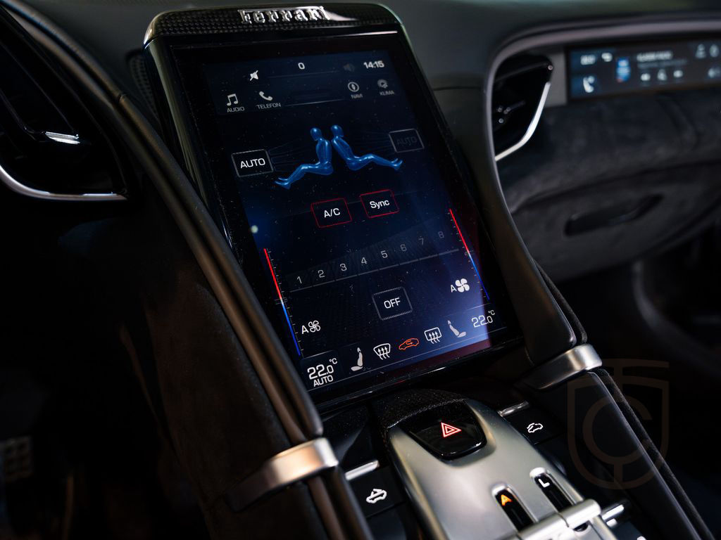 Ferrari Roma Spider 360° CARBON BEIFAHRERDISPLAY